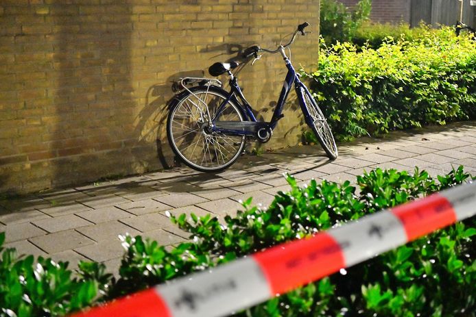 Na de overval vond de politie een fiets. Sporen daarop hebben ook geleid naar de dader.