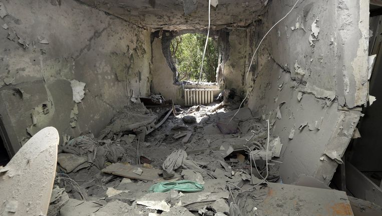 Een verwoest appartementencomplex in Donetsk. Beeld ap