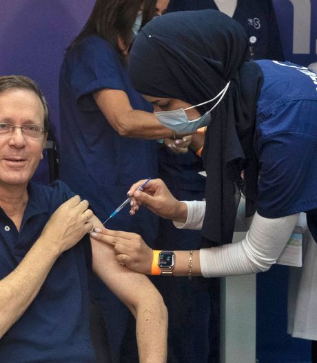 Le président israélien a reçu une 3e dose de vaccin, la campagne de rappel lancée pour les personnes âgées
