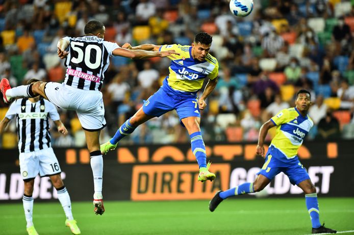 Cristiano Ronaldo kopte in de extra tijd de 2-3 binnen voor Juventus tegen Udinese, maar hij bleek nipt buitenspel te staan en het feest was dus voor niets.
