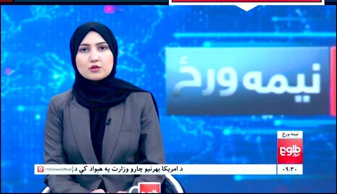 De zenders TOLOnews, Shamshad TV en 1TV zonden echter alle drie liveprogramma’s uit waarbij de gezichten van de vrouwelijke presentatrices niet bedekt waren.
