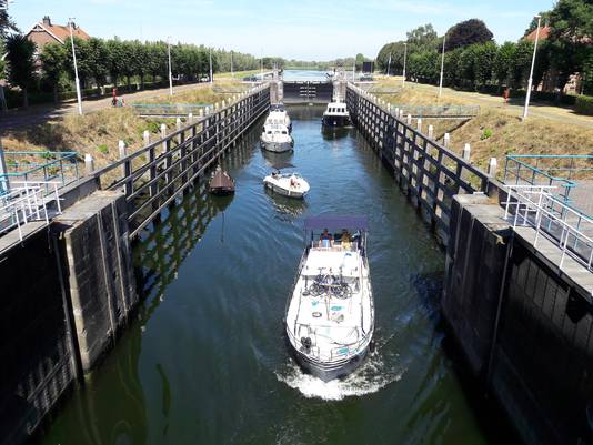 Rijkswaterstaat voert gelijktijdig met de aanleg van de rotonde onderhoudswerkzaamheden uit aan de Wilhelminasluis.