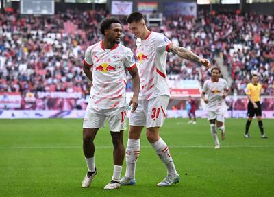 LIVE LEIPZIG-AUGSBURG. Openda again at the gun, Vermeeren comes between the lines