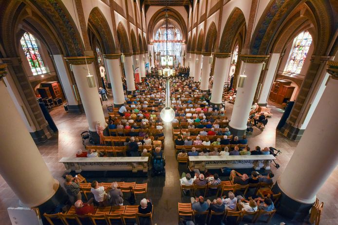 Een volle basiliek Sint Jan tijdens het optreden van de Jostiband, juni vorig jaar.