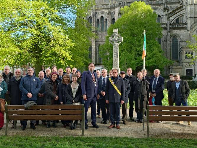 Cork schenkt twee zitbanken aan de stad Ieper: “We onderhouden sterke banden met Ierland”