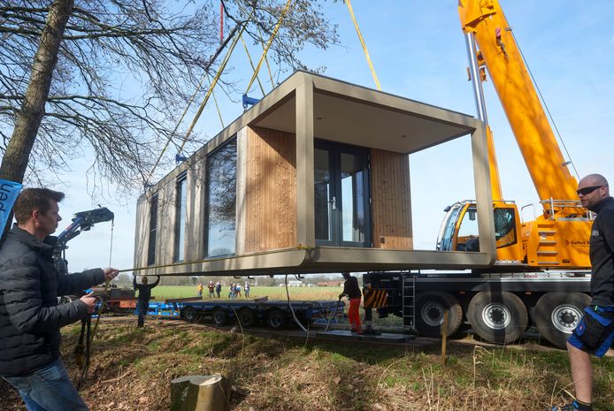 Het eerste tiny house voor het Peel Natuurdorpen project werd onlangs geplaatst.