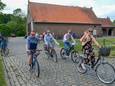 fietsrally Eppegem: Een groepje fietsers vertrekt aan de Schranshoeve