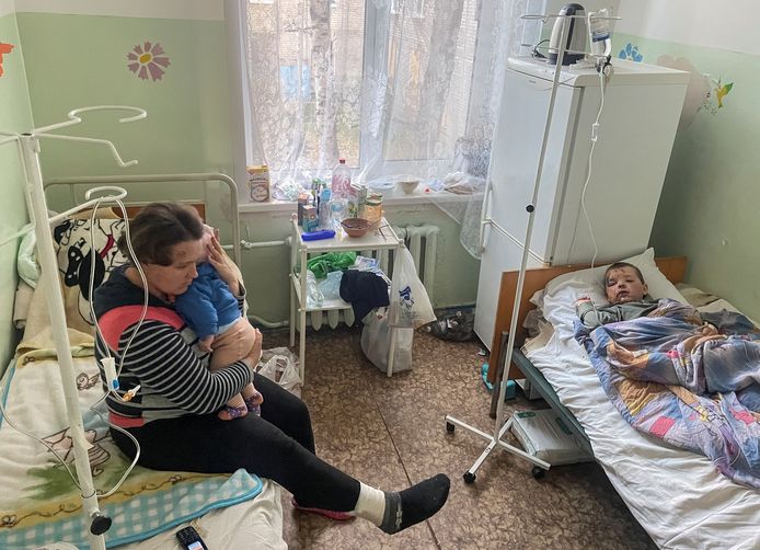 Les patients des hôpitaux de Kherson évacués à cause de "bombardements  russes constants" | Guerre en Ukraine | 7sur7.be