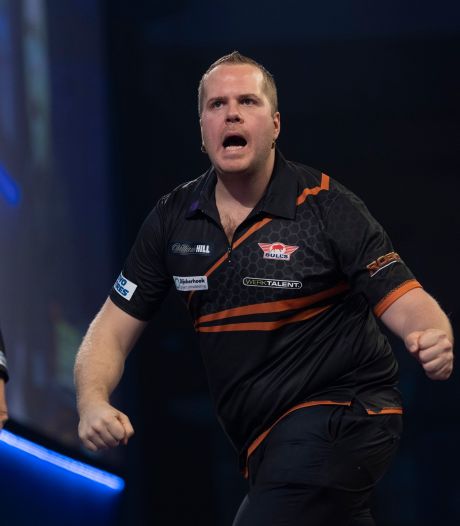 Van Duijvenbode deed het rustig aan na WK: ‘Pijlen bewust links laten liggen en veel Call of Duty gespeeld’