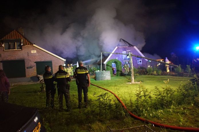 Een schuur is volledig uitgebrand in Ruurlo.