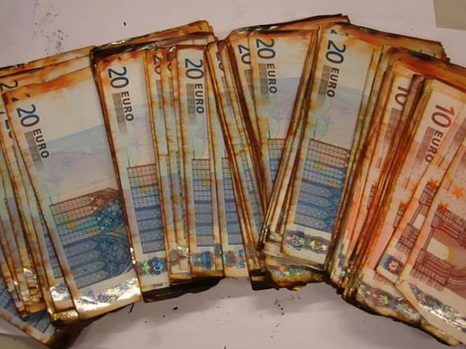 Duizenden euro’s ‘per ongeluk verbrand door koekjes bakkende vriendin’: man kan geld niet wisselen