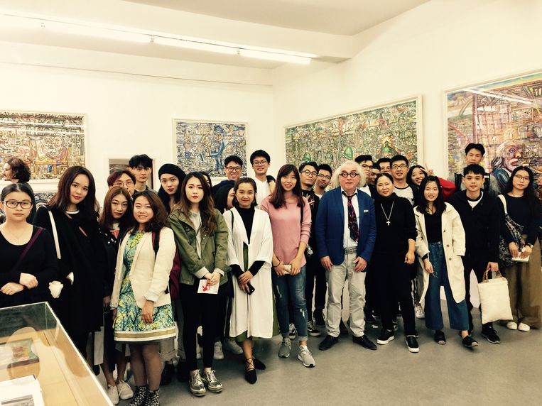 Chinese studenten op bezoek. Beeld RV Privéarchief Adriaan Raemdonck