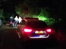 Fietsers raken gewond nadat sturen in elkaar komen: vrouw loopt flinke hoofdwond op