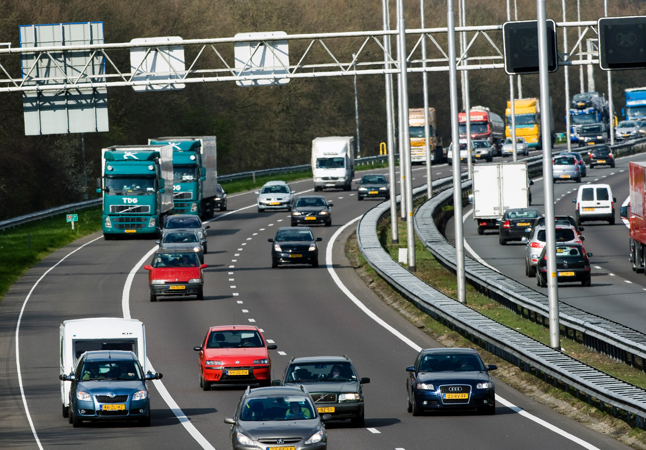‘Stel spitsstrook A50 permanent open’ | Foto | gelderlander.nl
