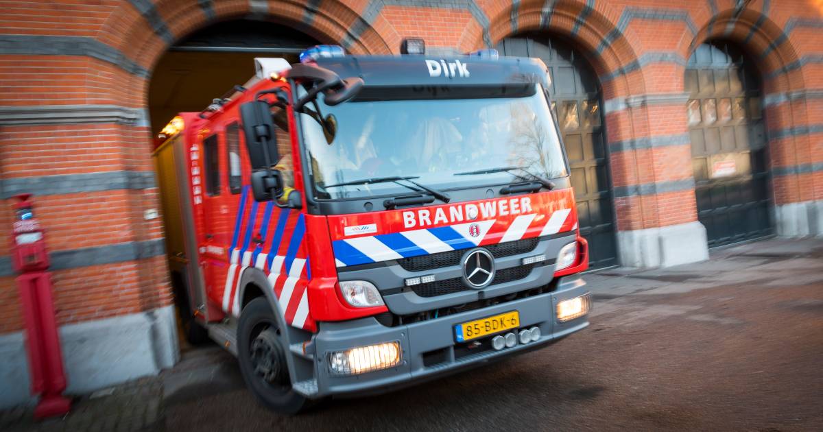 Bewoners Gouverneurstraat 's ochtends vroeg van bed gelicht na keukenbrand.