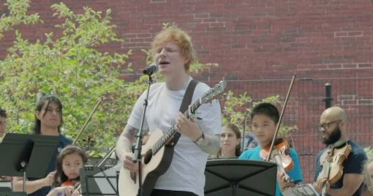 Ed Sheeran surprend les enfants et joue avec eux : ‘J’ai encore eu une matinée de congé’ |  montrer