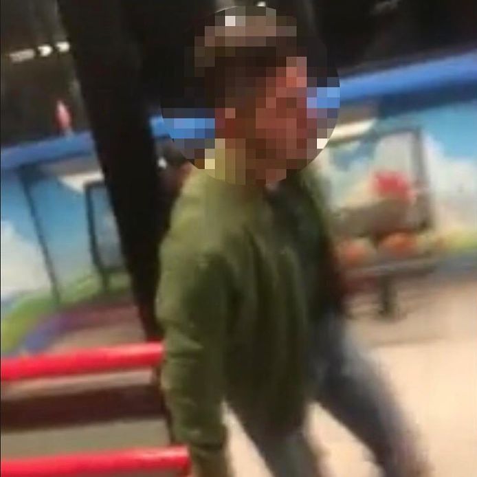 Uit het filmpje op Dumpert van de jongen die over het spoor sprong  is een screenshot gehaald.
