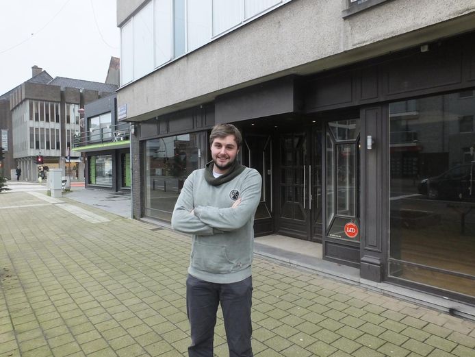 Bart Vandekerckhove aan zijn toekomstige horecazaak Foodbar't.