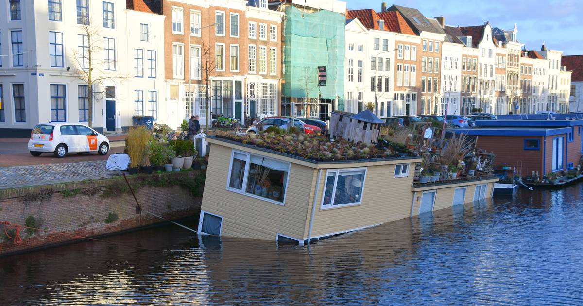 Woonboot in Middelburg zakt onder water Binnenland bd.nl