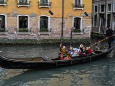 Venetië zoekt 'idioot' die van gebouw in kanaal sprong