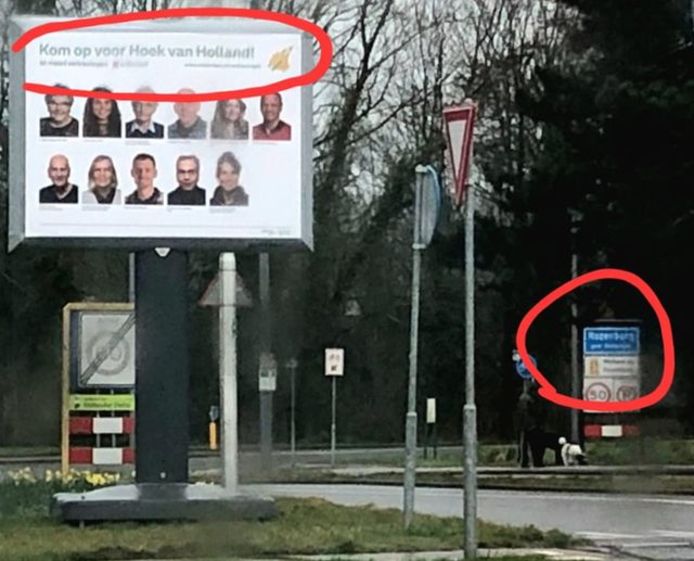 Het verkiezingsbord met de kandidaten voor de dorpsraad van Hoek van Holland is in Rozenburg geplaatst. Het Rozenburgse bord bleek in Hoek van Holland te staan.