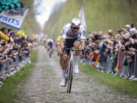 Mathieu van der Poel heerst in klassiekers en is ook in Parijs-Roubaix ongenaakbaar: ‘Als kind niet van kunnen dromen’