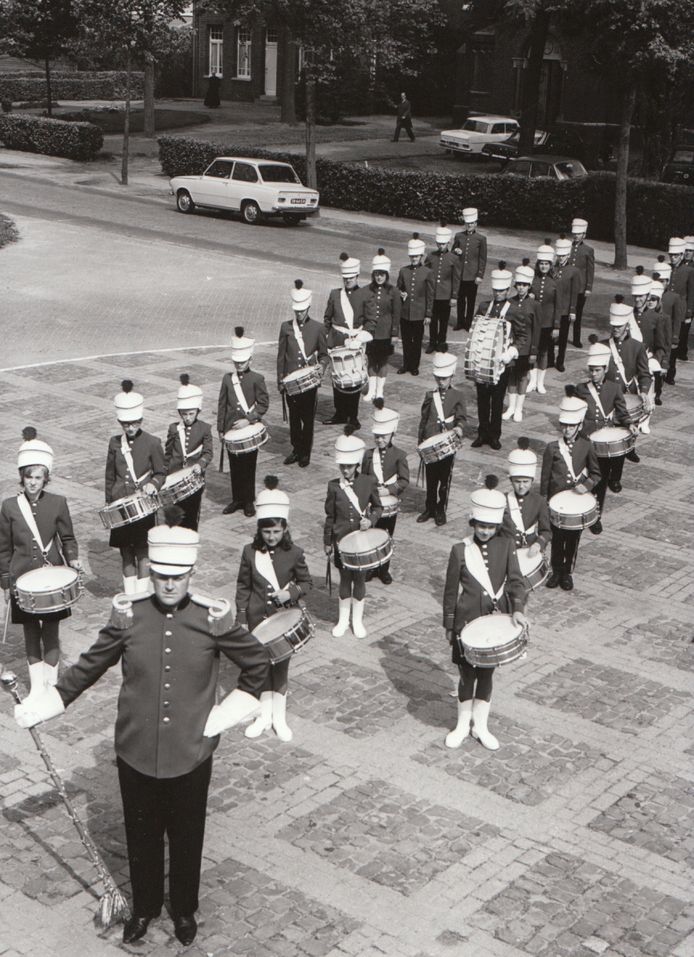 De drumband van Casteren in 1967.