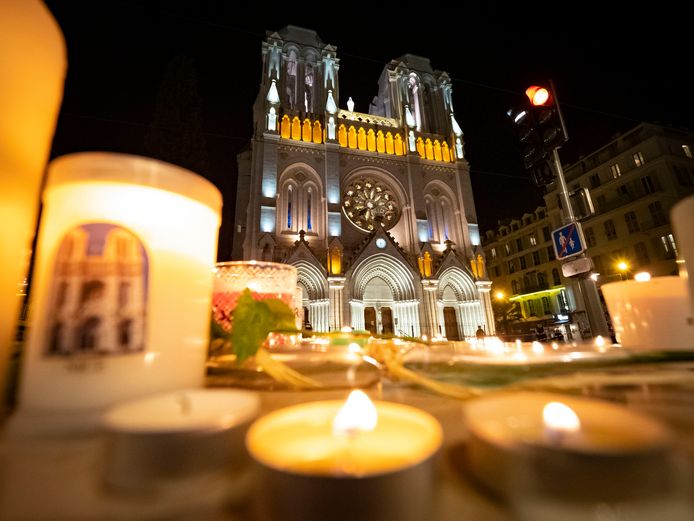 Kaarsen voor de Notre Dame in Nice.