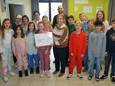 De leerlingen van 5A brachten het meest ontbijtmanden aan de man en mochten dinsdag de cheque overhandigen.