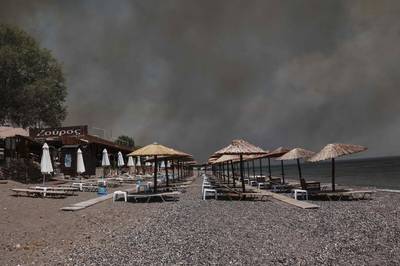 Une station balnéaire grecque évacuée après un incendie de forêt sur l'île de Lesbos