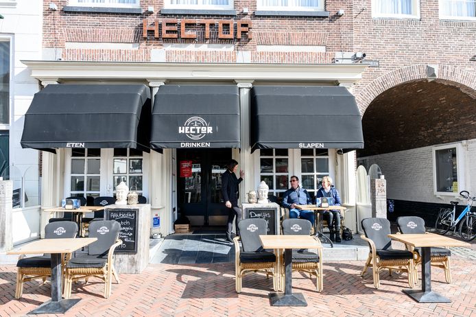 Hotel-restaurant Hector op het Havenplein in Zierikzee staat te koop.