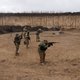 In een verlaten steengroeve oefent een Tataars bataljon voor de herovering van de Krim