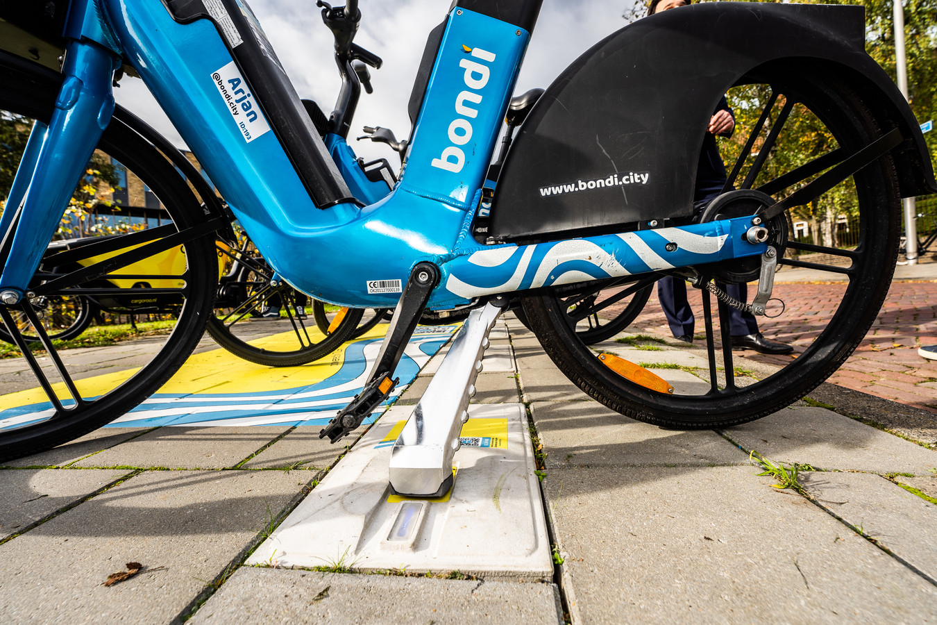 Blokkeren een vuurtje stoken combinatie Je elektrische fiets opladen aan een stoeptegel? Dat kan voortaan echt in  Arnhem<br> | Foto | gelderlander.nl