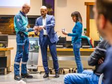 Johan de Wittspeld voor echtpaar Vreugdenhil vanwege werk voor stichting Reanimatie Dordrecht
