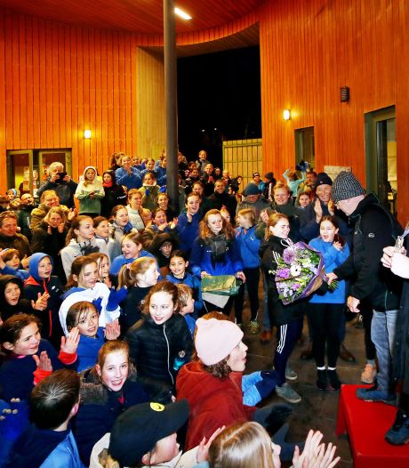Bossche atlete Cathelijn Peeters gehuldigd in Vught na goud op EK Indoor: ‘Maar het is echt niet zo dat mijn leven nu compleet is’