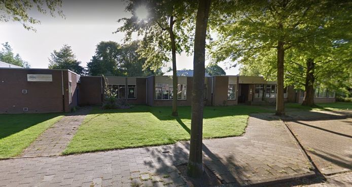 De voormalige Mgr.Bekkersschool voor speciaal onderwijs (zmlk) aan de Jacob Oppenheimstraat in Eindhoven is in gebruik genomen als corona-post voor vijf huisartsencentra in Gestel en Strijp.