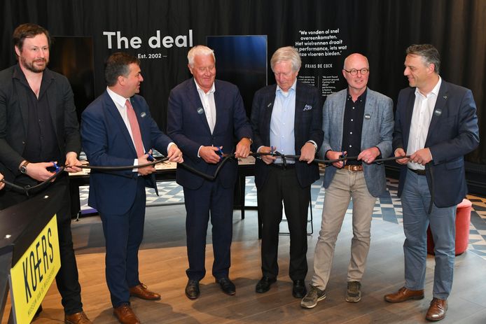 De expo werd geopend met het knippen van het lint door Jelle Vermeersch, burgemeester Kris Declercq, Patrick Lefevere, Frans De Cock,  sportschepen José Debels en gemeenteraadsvoorzitter Piet Delrue.