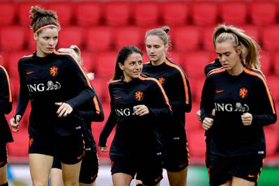 LIVE | Van de Donk staat voor jubileuminterland in haar geliefde Eindhoven