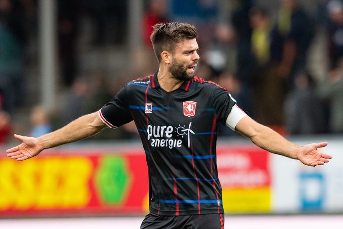 Robin Pröpper ergert zich tijdens de wedstrijd.