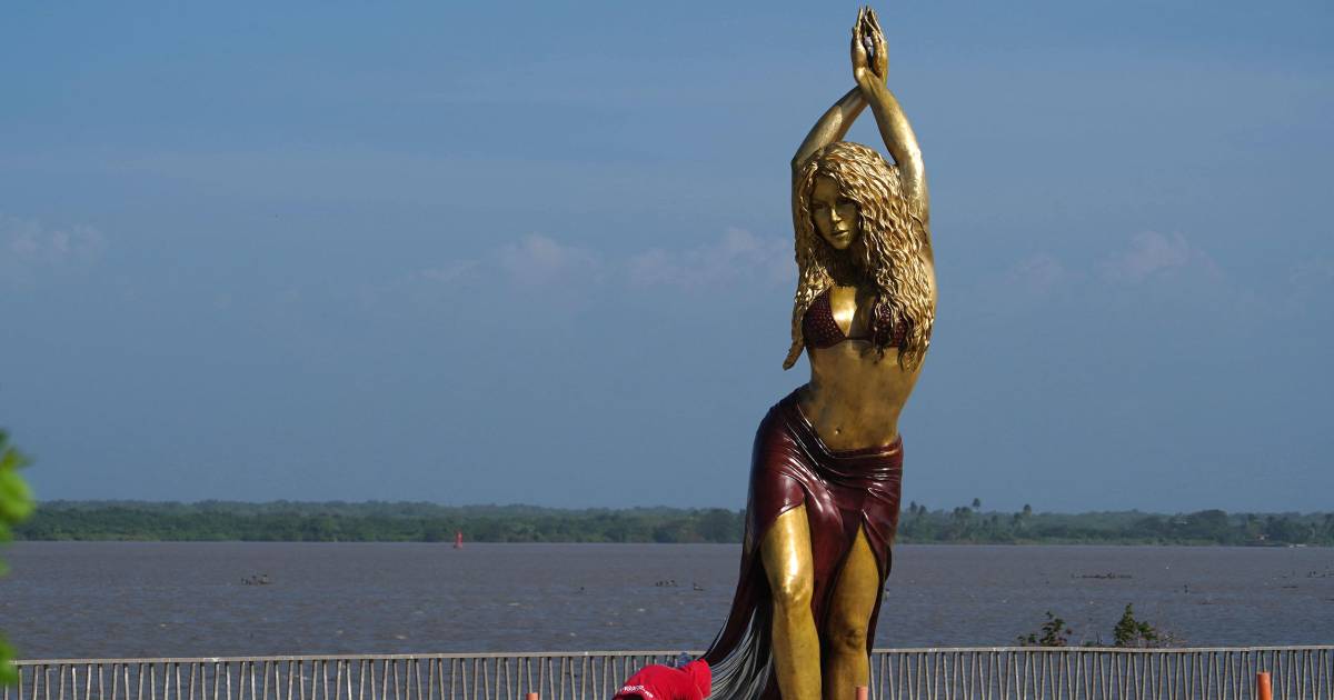 A giant statue of dancing Shakira unveiled in Colombia |  celebrities