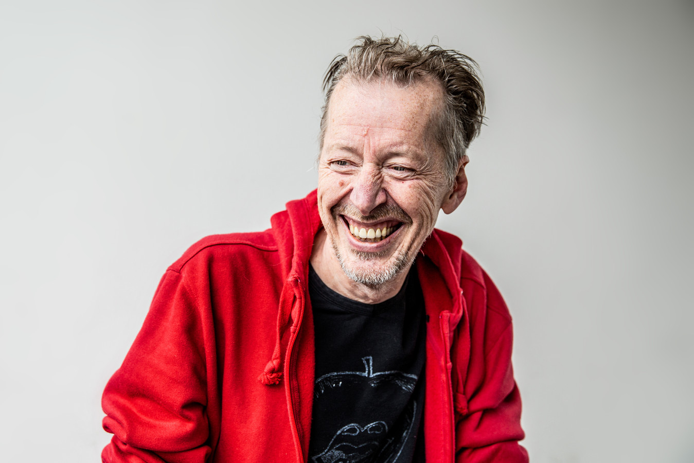 Jan Rot krijgt staande ovatie van 15.000 man na uitvoering van ...