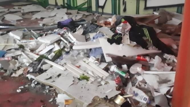 Daklozen in voormalig schoolgebouw Roosendaal: overal ligt puin, glas en poep