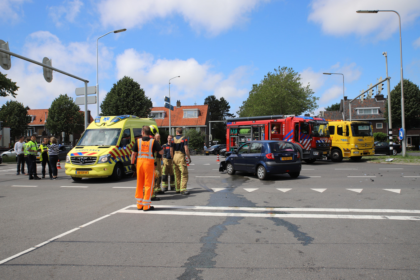 Auto In De Sloot Na Ongeluk Wassenaar A44 Tijdelijk Dicht Foto Ad Nl