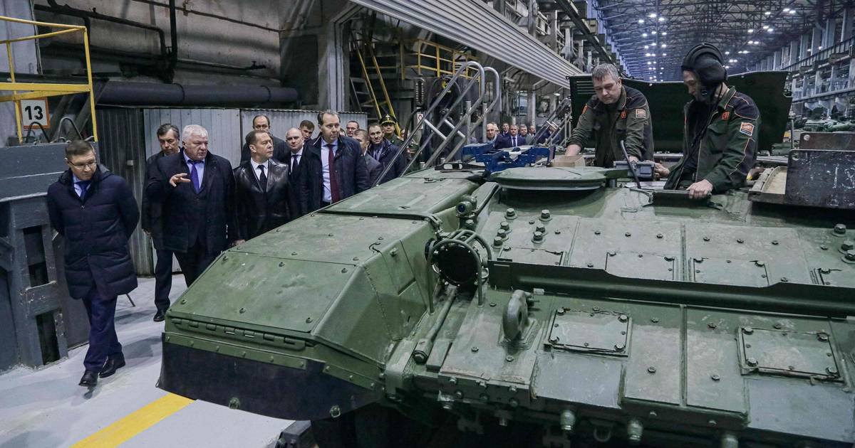 La Russie perd environ 150 chars par mois, alors que l’industrie de guerre est dix fois trop lente pour compenser ces pertes |  Guerre Ukraine et Russie