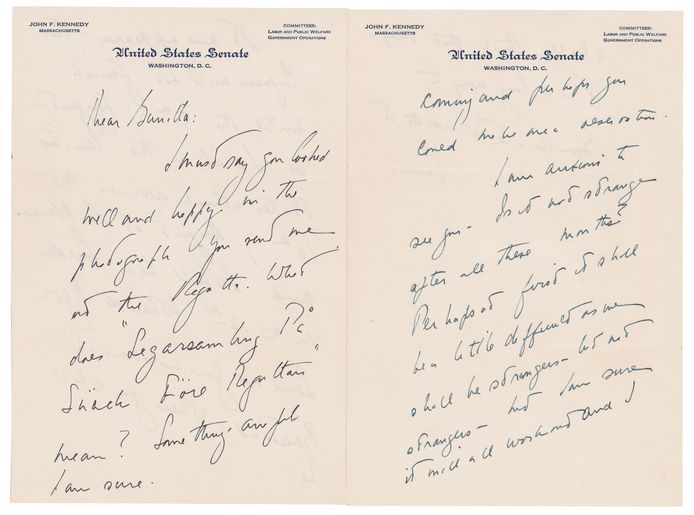 Een deel van de brieven, geschreven op papier van de Senaat.