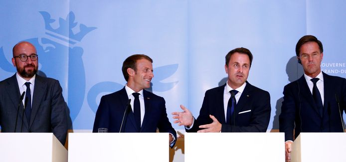 Premier Charles Michel, de Franse president Emmanuel Macron, premier van Luxemburg Xavier Bettel en de Nederlandse eerste minister Mark Rutte tijdens een gezamenlijke persconferentie in het kasteel van Bourglinster, Luxemburg.