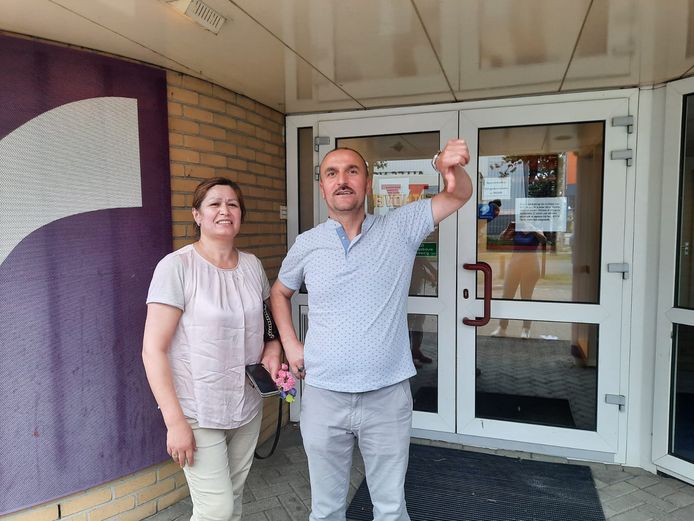Suleyman Uzun uit Almelo is boos: hij had keurig een afspraak gemaakt via testenvoorjereis.nl, maar toen hij zaterdagmiddag kwam bleek op die locatie helemaal geen teststraat gevestigd. En er was niemand bereikbaar om te vertellen hoe dat verder moest.