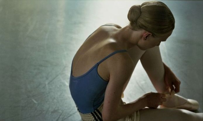 'Girl' laat ons binnenkijken in het leven van de vijftienjarige Lara, die het wil maken als ballerina.