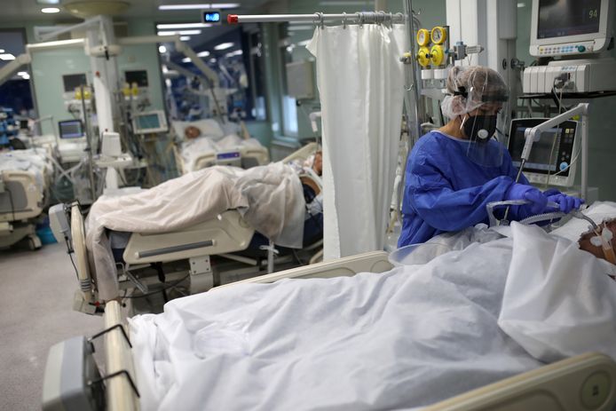 Des patients souffrant du Covid soignés dans une unité de soins intensifs, dans un hôpital de Sofia, la capitale bulgare.