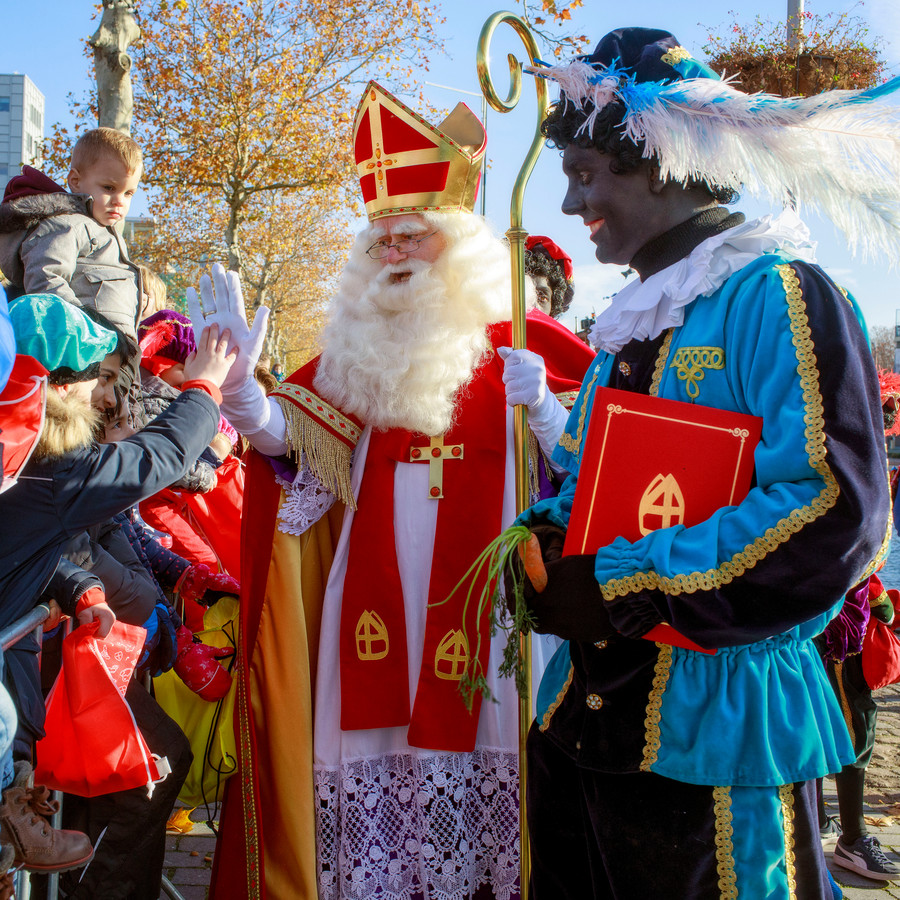 Flinke drukte bij de intocht van Sinterklaas in Tilburg.